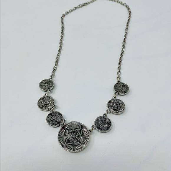 Elegant Women’s Necklace - Picture 4 of 5